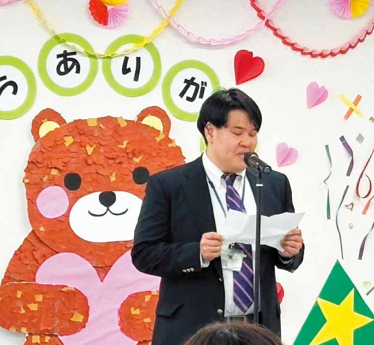 感謝の会で「ありがとう」を伝える生徒
