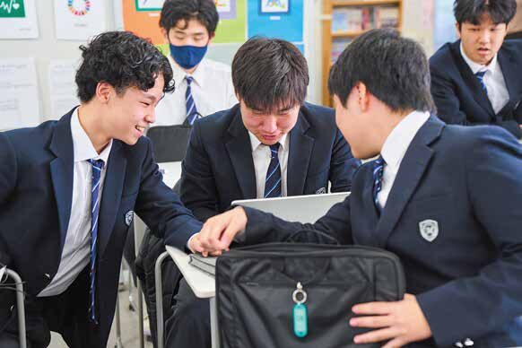 PCクラブで活動する生徒たち