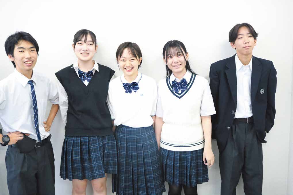 笑顔で並ぶ町田みのり高等部の生徒たち
